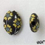 Blooming Hearts, Yellow on Dark almond bead size M
