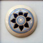 round cabochon, white and blue