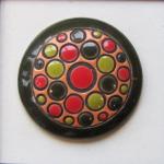 round cabochon, green and red