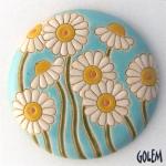 large round cabochon, daisies on light blue